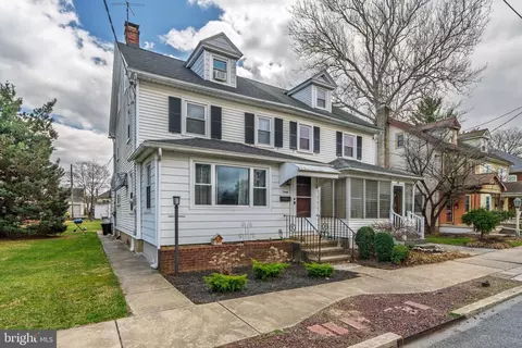 30 E Market St, Lititz, PA 17543 photo 2