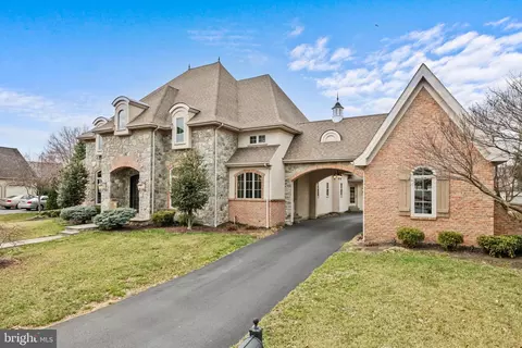 802 Woodfield Dr, Lititz, PA 17543
