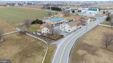 3104 W Newport Rd, Ronks, PA 17572
