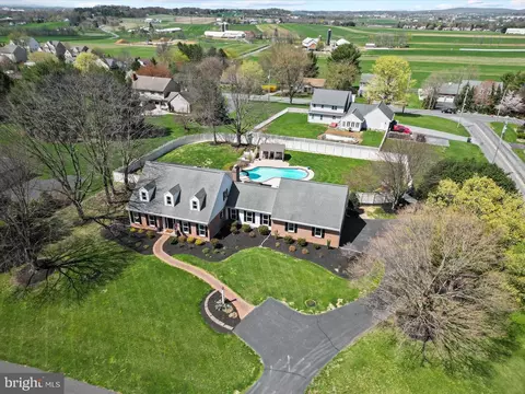 702 Buckwood Ln, Lititz, PA 17543