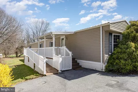 670 Hempfield Hill Rd #4, Columbia, PA 17512