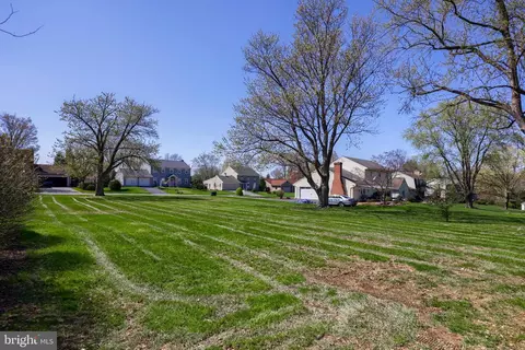 1105 Hempfield Dr, Lancaster, PA 17601