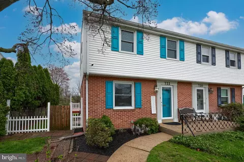 722 Emerald Dr, Lancaster, PA 17603