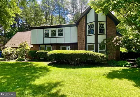 2130 W Ridge Dr, Lancaster, PA 17603
