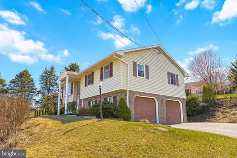 610 W Church Rd, Ephrata, PA 17522