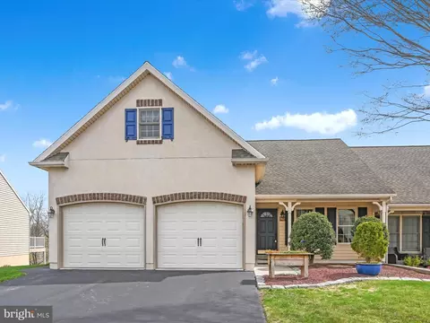 902 Cambridge Dr, Manheim, PA 17545