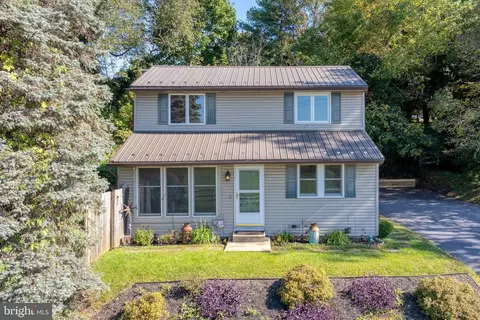 1055 Lampeter Rd, Lancaster, PA 17602