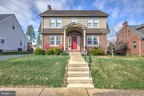 40 Union Ave, New Holland, PA 17557