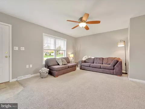 Living - 28 Buttonwood Dr, Lititz, PA 17543 photo 1 of 2