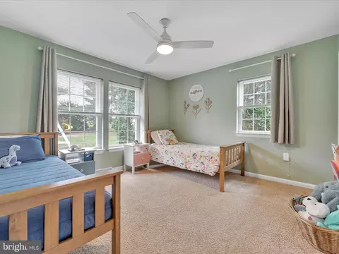 Bedroom - 28 Buttonwood Dr, Lititz, PA 17543 photo 4 of 5