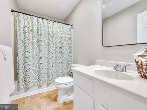 Bath - 28 Buttonwood Dr, Lititz, PA 17543 photo 1 of 1