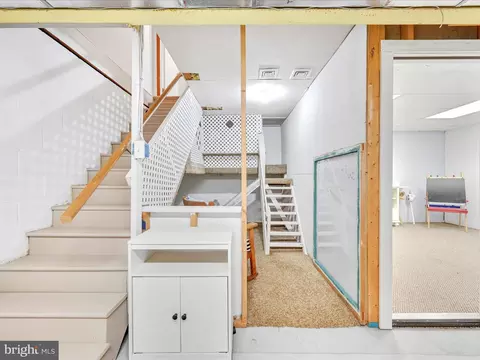 Entry Way - 28 Buttonwood Dr, Lititz, PA 17543 photo 2 of 2