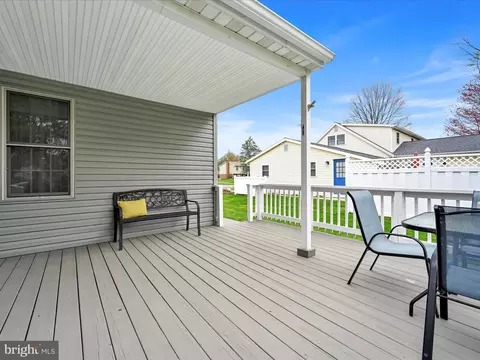 Exterior - 28 Buttonwood Dr, Lititz, PA 17543 photo 5 of 8