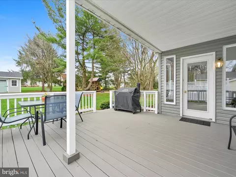 Exterior - 28 Buttonwood Dr, Lititz, PA 17543 photo 4 of 8