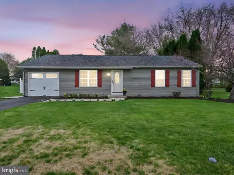 Exterior - 28 Buttonwood Dr, Lititz, PA 17543 photo 2 of 8