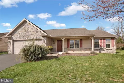 812 Cambridge Dr, Manheim, PA 17545