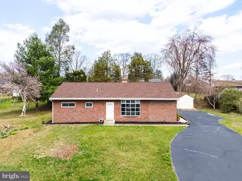 21 Pilgrim Dr, Lancaster, PA 17603