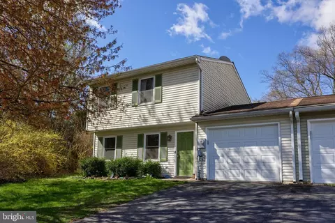 5 Amber Ct, Millersville, PA 17551