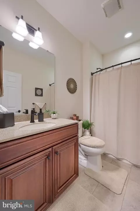 Bath - 403 Valor Dr, Lititz, PA 17543 photo 1 of 4