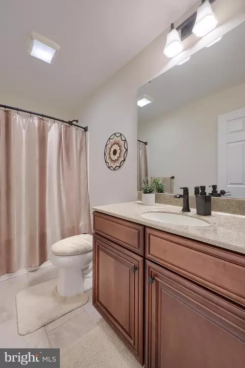 Bath - 403 Valor Dr, Lititz, PA 17543 photo 4 of 4