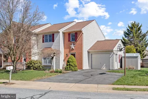 237 Zwecker Cir, New Holland, PA 17557