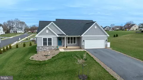 7 Rein Dr, Stevens, PA 17578