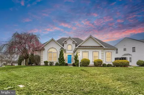 2 Lewiston Cir, Lancaster, PA 17601