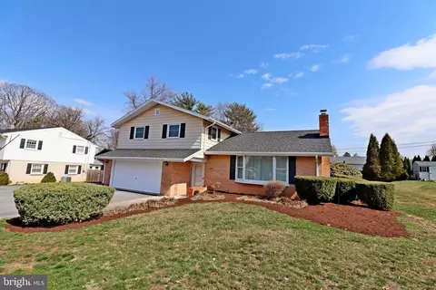 57 W Ridge Dr, Leola, PA 17540
