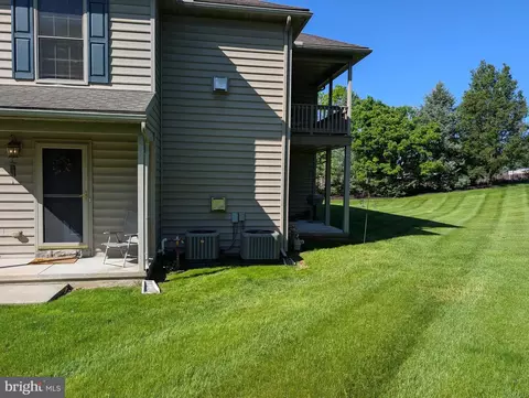 42 Midway Farms Ln, Lancaster, PA 17602