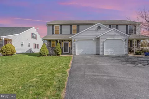 474 Daisy Dr, New Holland, PA 17557