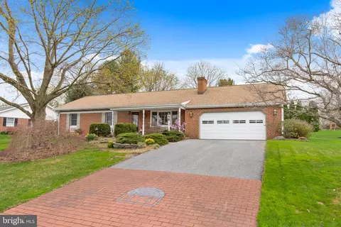 314 Wynwood Dr, Willow Street, PA 17584