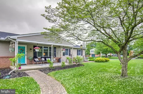 1 Eric Rd, Ronks, PA 17572
