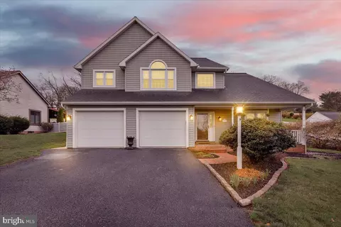 664 Fairview Rd, Mount Joy, PA 17552