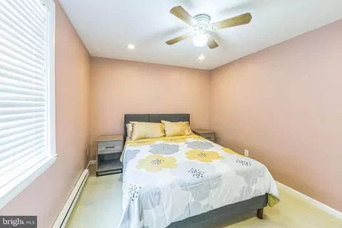 Bedroom - 210 Noble St, Lititz, PA 17543 photo 2 of 3