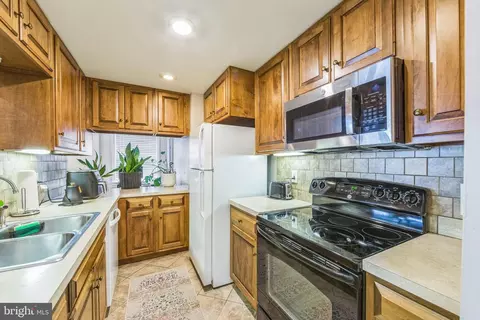 Kitchen - 210 Noble St, Lititz, PA 17543 photo 2 of 3