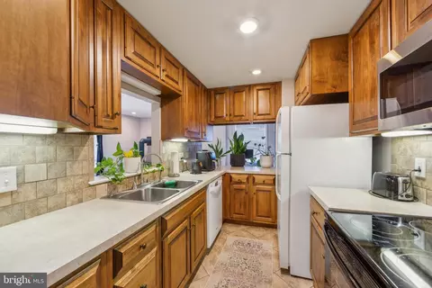 Kitchen - 210 Noble St, Lititz, PA 17543 photo 1 of 3
