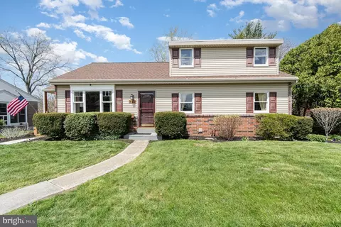 929 High St, Akron, PA 17501