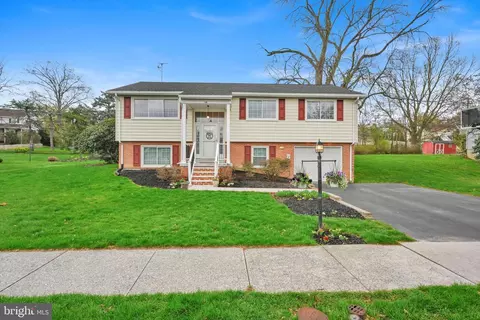 116 Swarthmore Dr, Lititz, PA 17543 photo 2
