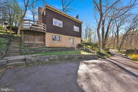 615 Indian Run Rd, Millersville, PA 17551