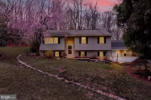 639 Maple St, East Earl, PA 17519