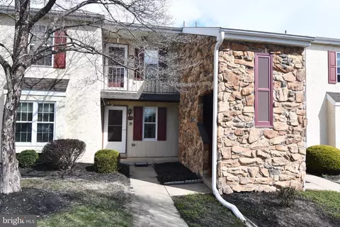 175 Oak Knoll Cir, Millersville, PA 17551