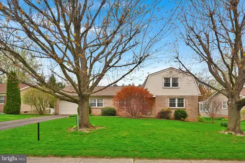 110 Pleasant View Dr, Strasburg, PA 17579