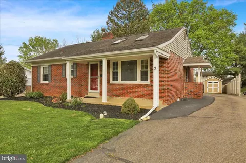 7 Glenwood Ave, Lancaster, PA 17602