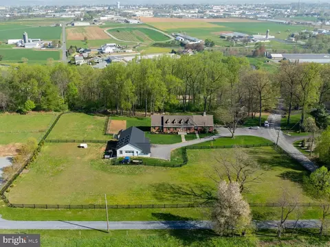 720 Stonecrest Dr, New Holland, PA 17557