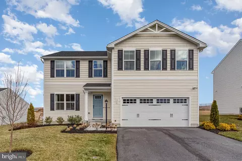 326 Creekside Dr, New Providence, PA 17560