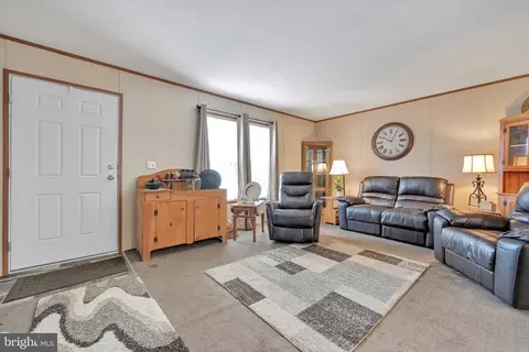 185 Weidler Ln, Lititz, PA 17543 photo 3