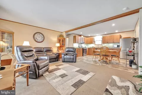 185 Weidler Ln, Lititz, PA 17543 photo 4