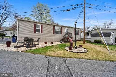 185 Weidler Ln, Lititz, PA 17543 photo 2