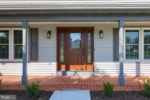 224 Pine Ln, New Holland, PA 17557