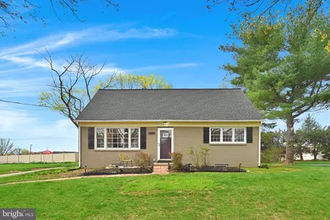 608 Enfield Dr, Lancaster, PA 17601
